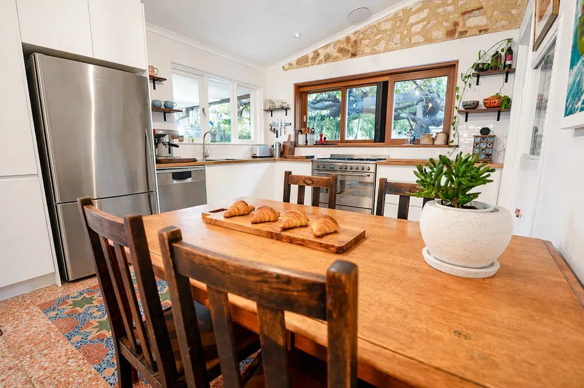 Live like a Local in Freo: Heritage Charm + Garden - Image 1