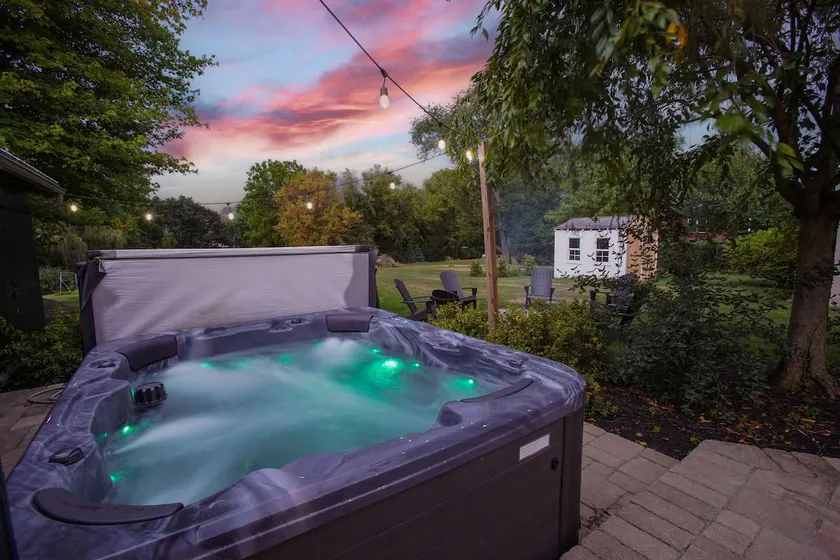 Home in Paradise w/ Hot Tub, Jacuzzi + Fire Pit! - Image 1