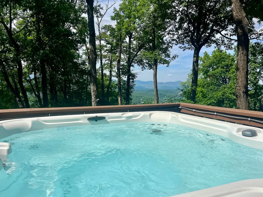 Slopeside Chalet: Bike in/out+ Views+Hot Tub - Image 1