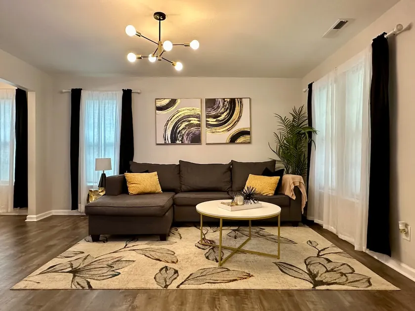 Stylish and Quiet Retreat Near Downtown Raleigh! - Image 1