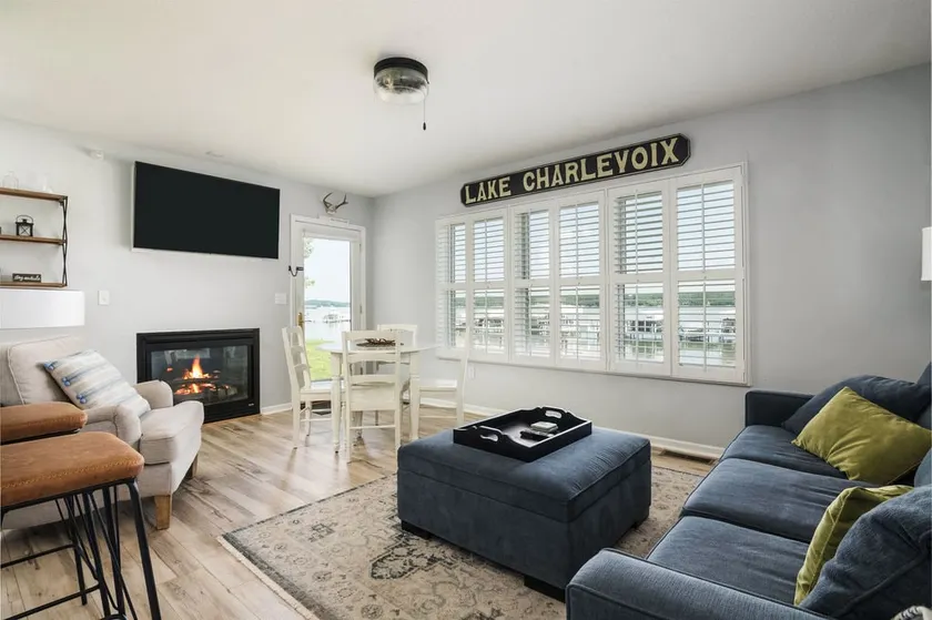 Harborage Pointe: Waterfront: Walk Out Condo - Image 1