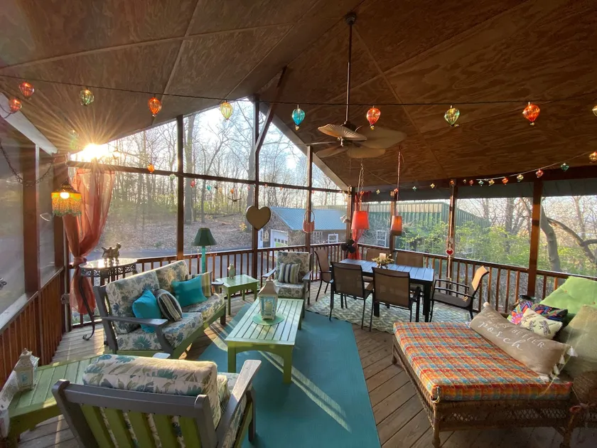 Whimsical cabin w/woods, pond, spa, screened porch - Image 1