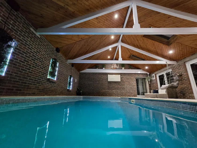 Large coastal cottage,with private indoor pool, hut tub on the Jurassic coast - Image 1