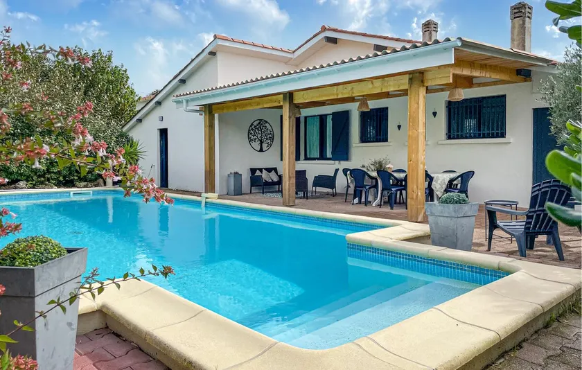 Private Home At The Beach - Image 1