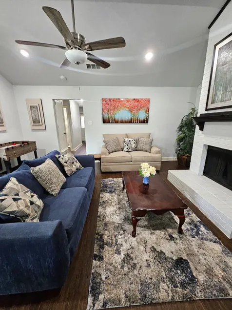 Luxury Duplex/KING Beds/AT&T, 6 Flag~3 Mi/Crib/BBQ - Image 1