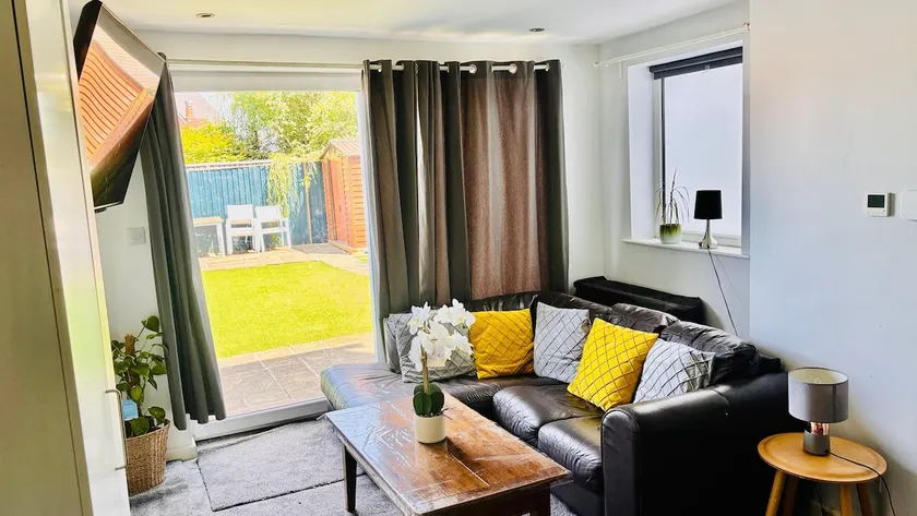 Stylish Private Guest Suite | Sleeps 5 | Parking - Image 1