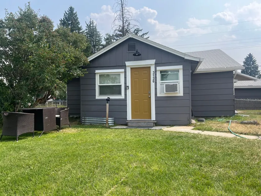 Floral Park Cottage. - Image 1