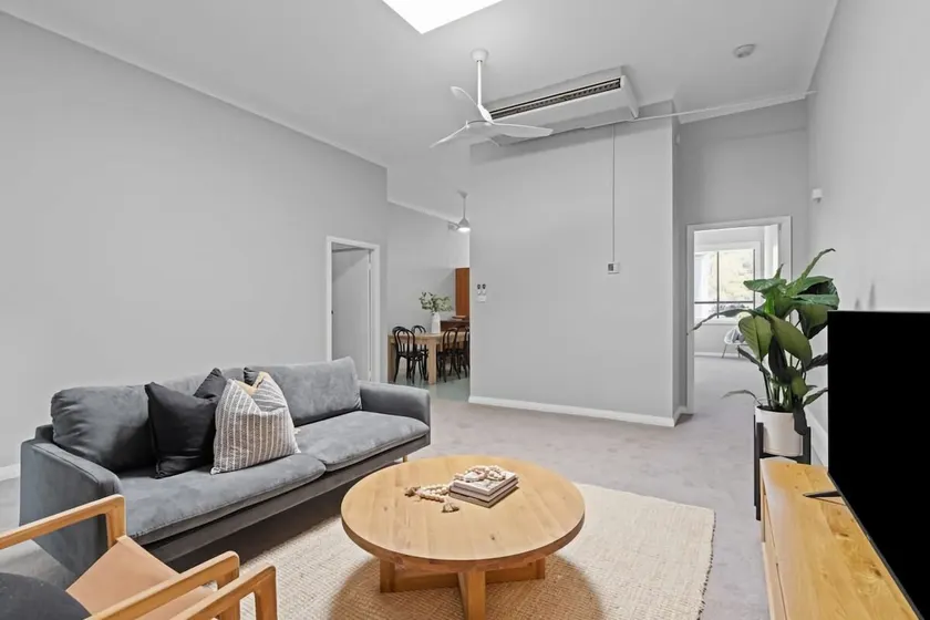 The Hunter Hideaway - Steps to Dining & CBD - Image 1