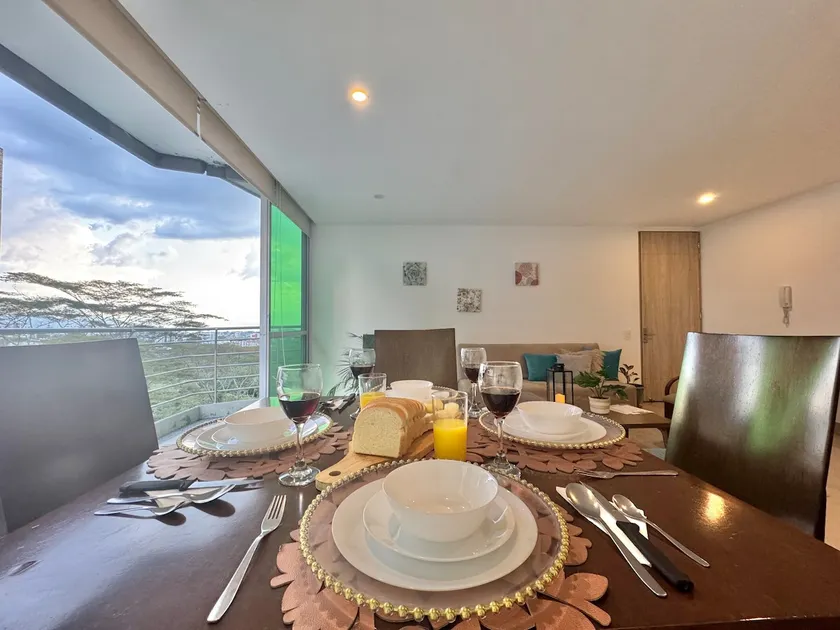 Spacious Apt: Balcony, Views, Wifi - Coffee Park - Image 1