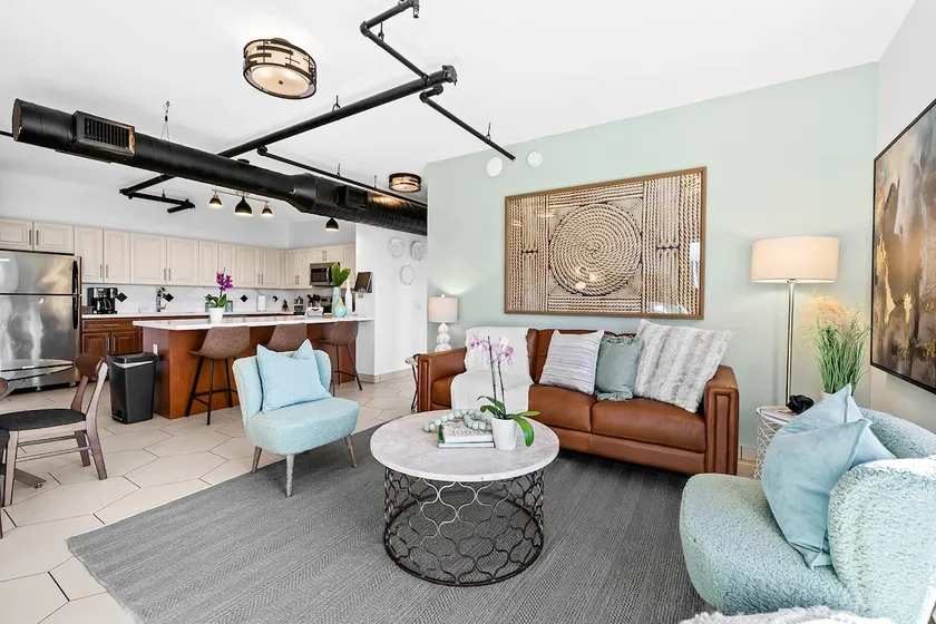 Suite 405: 2 Bed/2 Bath, Heated Pool, Gym, Dock - Image 1