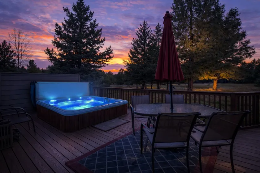HOT TUB, Eagle Crest Condo on Golf Course, DOGS OK - Image 1