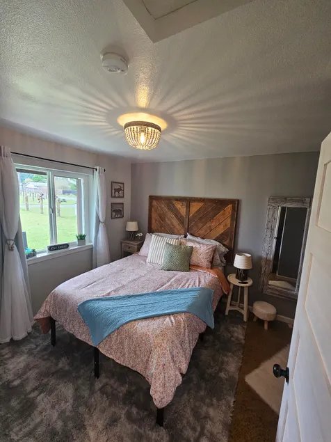 Soak up the mountain View in \" R Agnew Cottage\" - Image 1