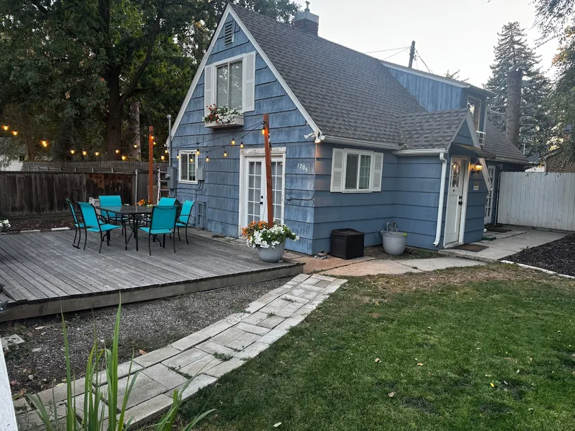 Cozy cabin style house close to downtown and BSU - Image 1
