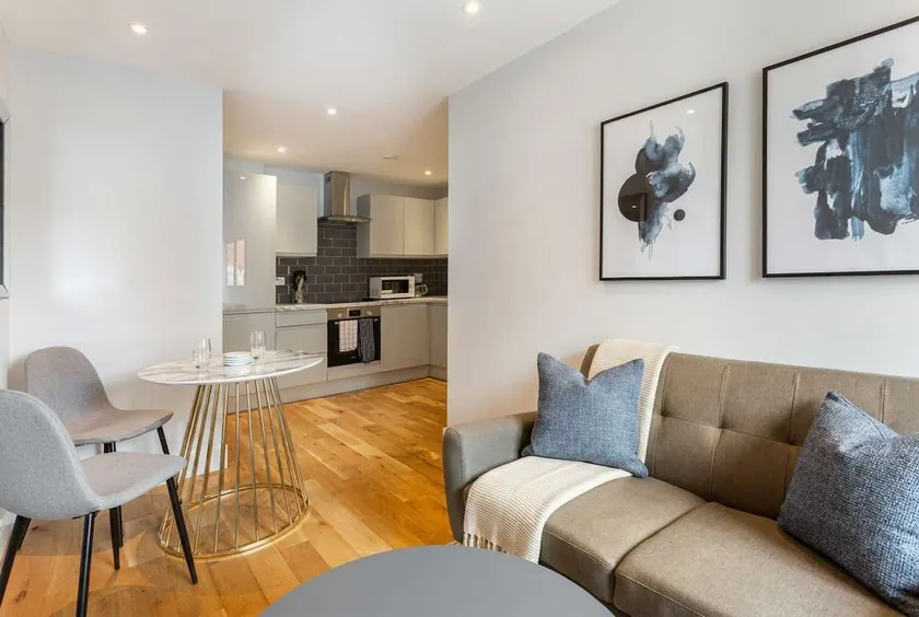 Cosy 1 Bedroom Apartment in the Heart of Eastleigh - Image 1