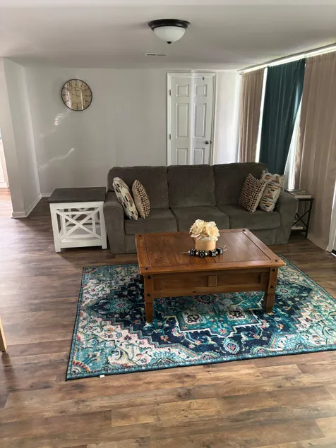Charming, spacious and updated 3 bedroom bungalow - Image 1
