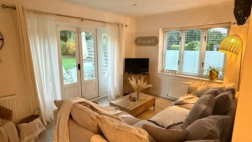 Relaxing retreat near Norfolk Broads - Image 1