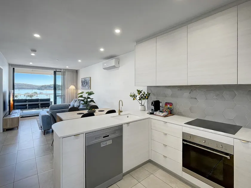 Bay View 2-Bedroom Apartment - Image 1