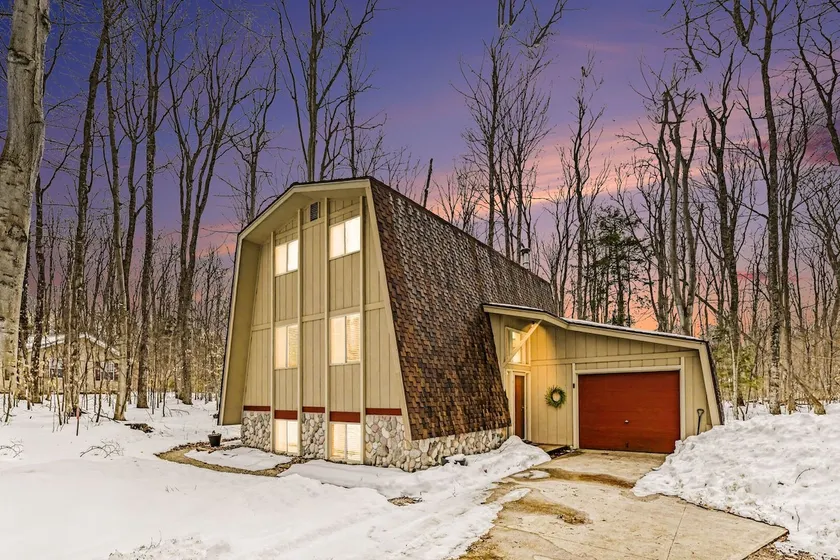 Sugarloaf Chalet – Fireplace • Hot Tub • Pets Ok! - Image 1
