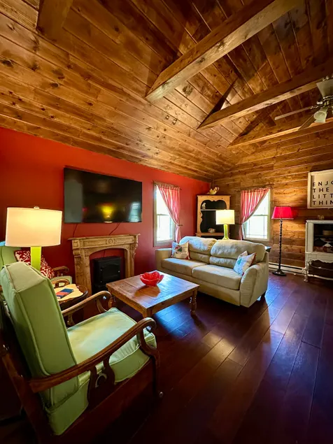 Susie's Cottage in Rockton - Image 1