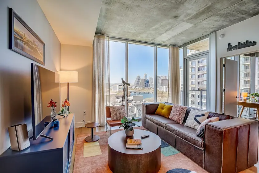 Downtown 2BR Waterview Natiivo Austin 19th-Floor - Image 1