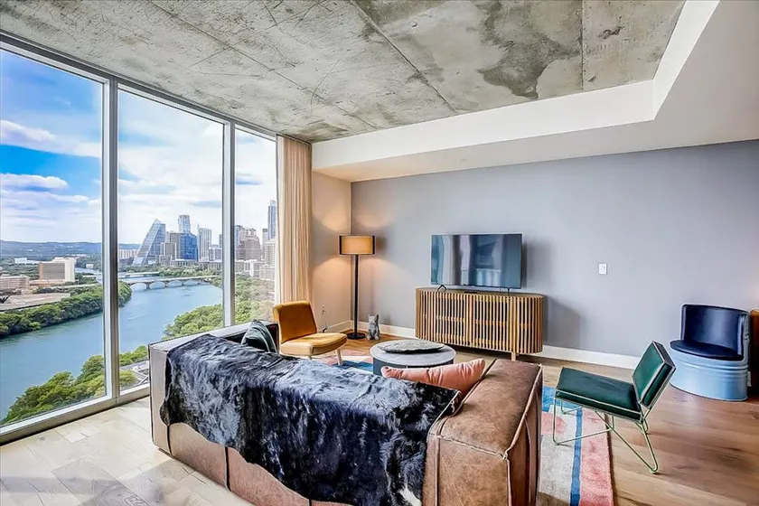 Corner Condo 2BR Lakefront Natiivo Austin 25th-fl - Image 1
