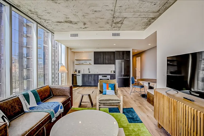Corner Condo 1BR Lakefront Natiivo Austin 24th-fl - Image 1