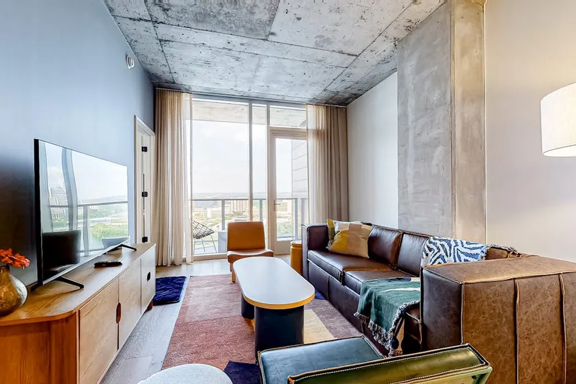 2BR Lakeview Natiivo Austin 24th-Floor - Image 1