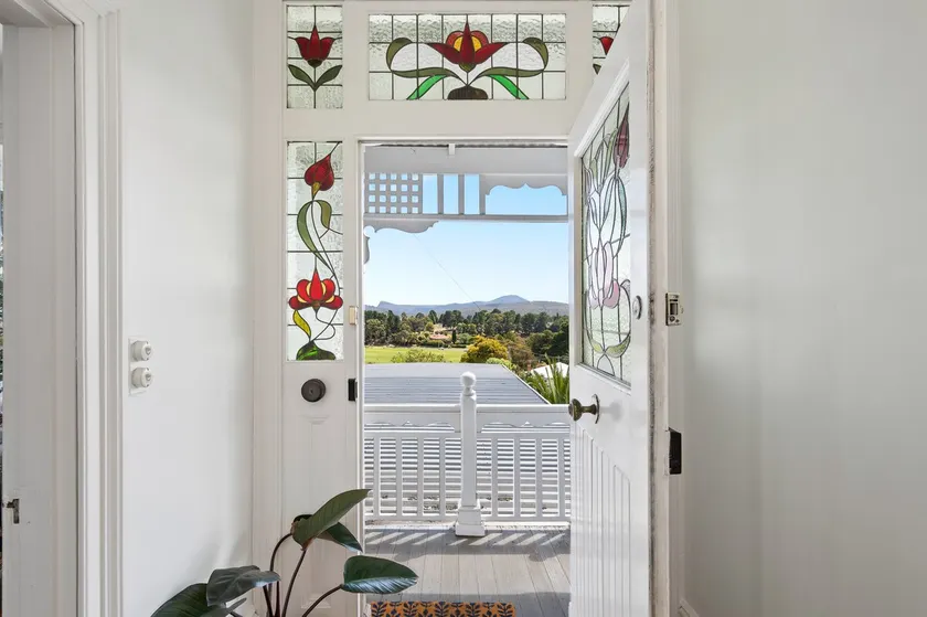 Cornelian bay hideaway - warm, water views - Image 1