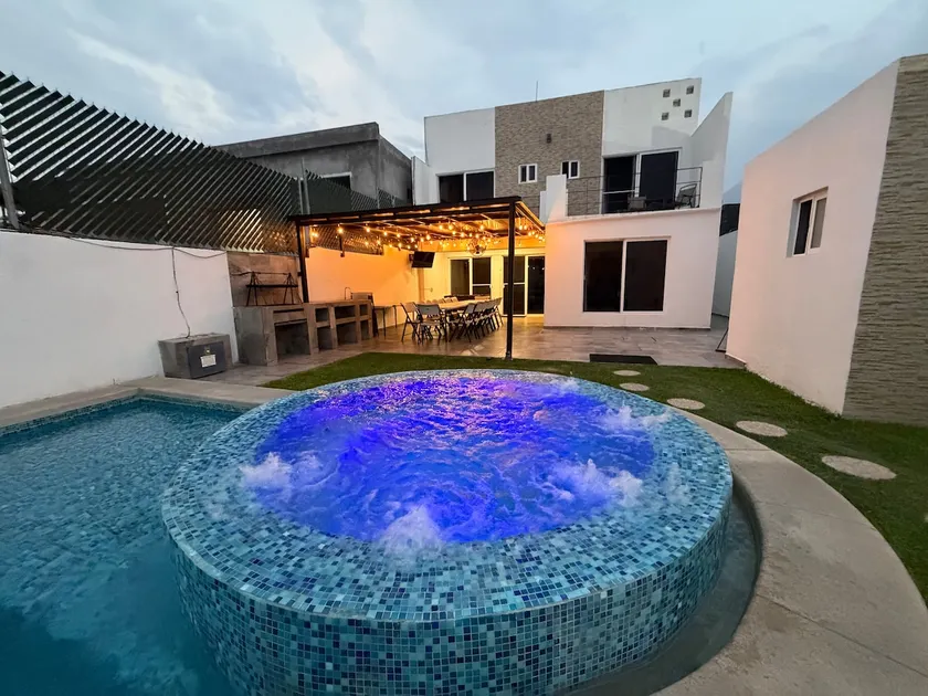 House in Teques for 24 | Pool + Jacuzzi - Image 1