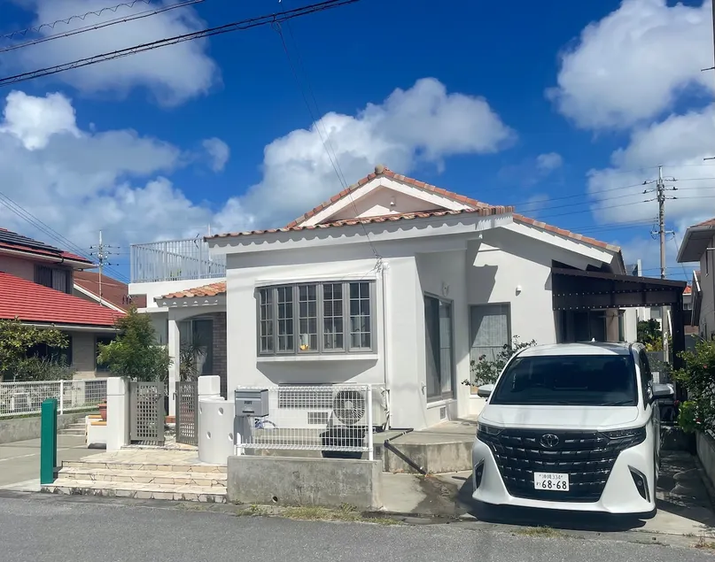 This is a private lodging in a luxury villa area, 10 minutes by car from the airport. - Image 1