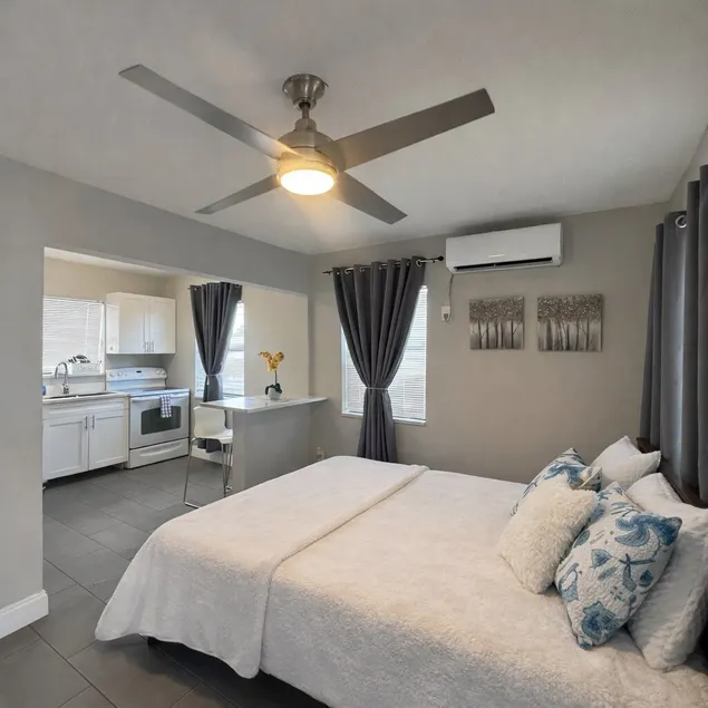 *Discounted Rate* Stylish studio near the beach - Image 1