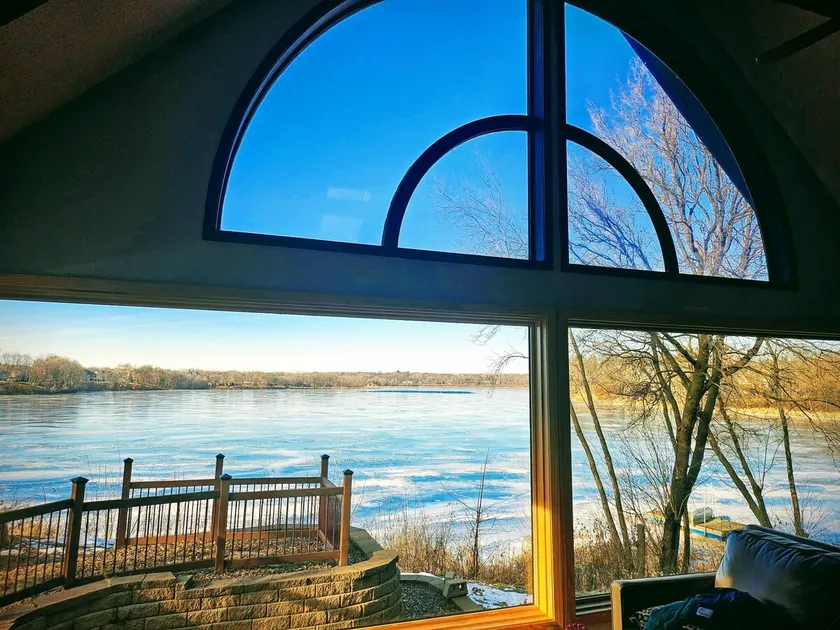 Great Lakefront Retreat:Build your Best Memories - Image 1