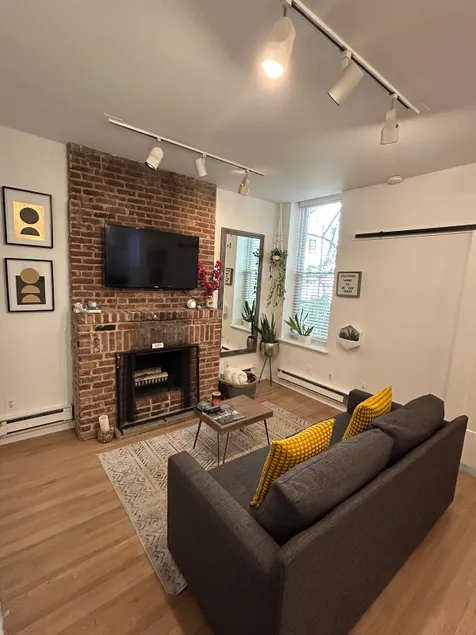 Five-star charming getaway blocks to NYC transit. - Image 1