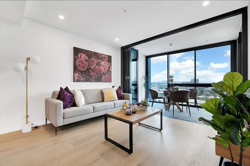 2BR Utopia Fortitude Valley -Pool-Rooftop-King bed - Image 1