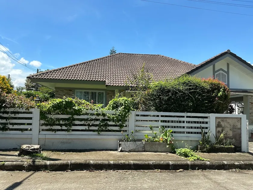 Entire 3 BR (4 beds) house & Lot of amenities - Image 1