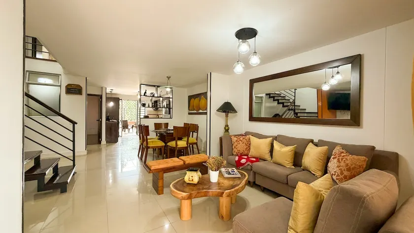 Armenia Prime House | 5 Bedrooms + Social BBQ Patio - Image 1