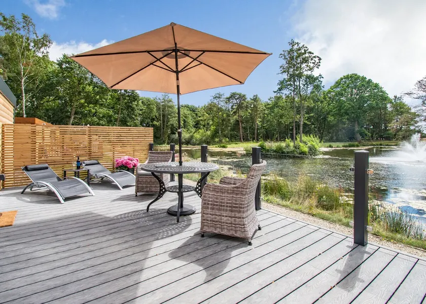 Pine Boutique Lodge with hot tub for couples & dog - Image 1