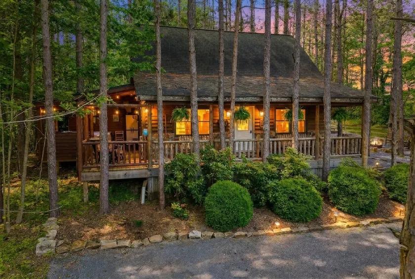 Whispering Pines, Private Pond! Hot Tub! Firepit! - Image 1