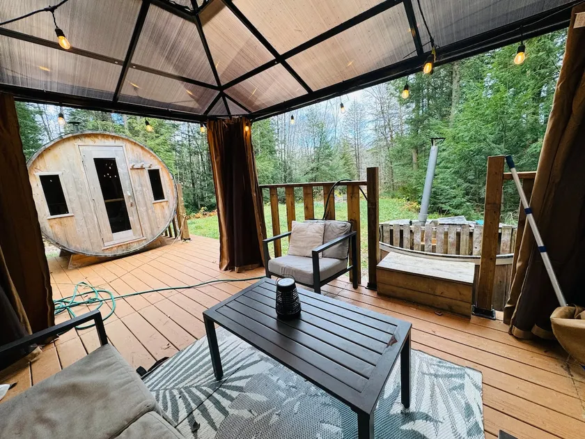 Couple’s Romantic & Adventure Retreat on the water - Image 1