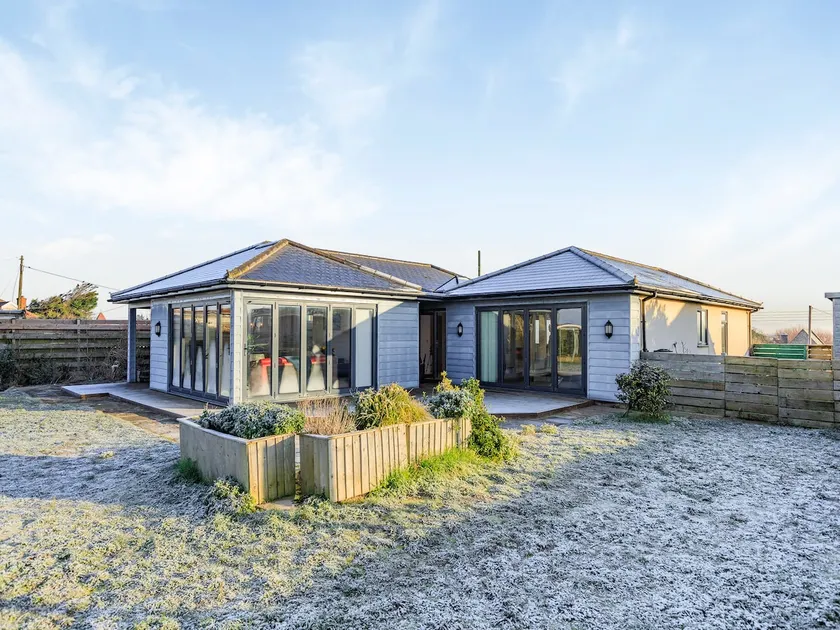 Familienfreundliches wunderschönes Landhaus mit Garten und Grill | Meerblick | Strand in der Nähe | Hunde erlaubt - Image 1