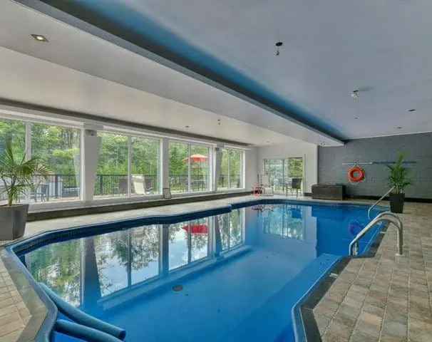 318 - Suite, hot tubs, saunas and pool - Image 1