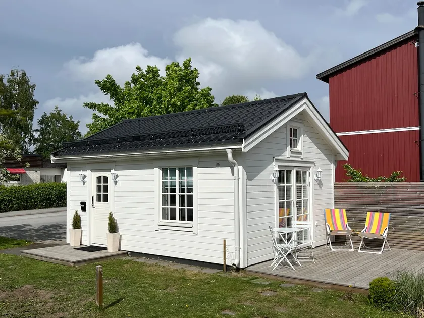 Tiny cosy guesthouse in a calm residential area - Image 1
