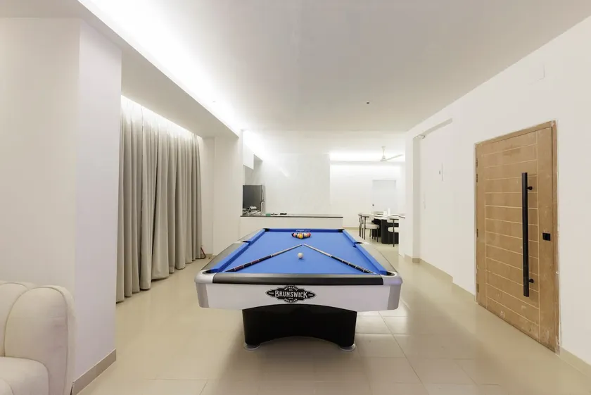 Elegant Apartment in Baridhara - Image 1