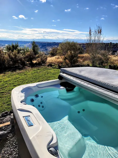 Rimview Haven: Hot Tub, Views, Waterfall Trail! - Image 1