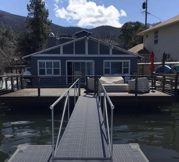The Lake Cottage on Soda Bay-Pet Friendly, Private Deck, Dock & Kayaks - Image 1