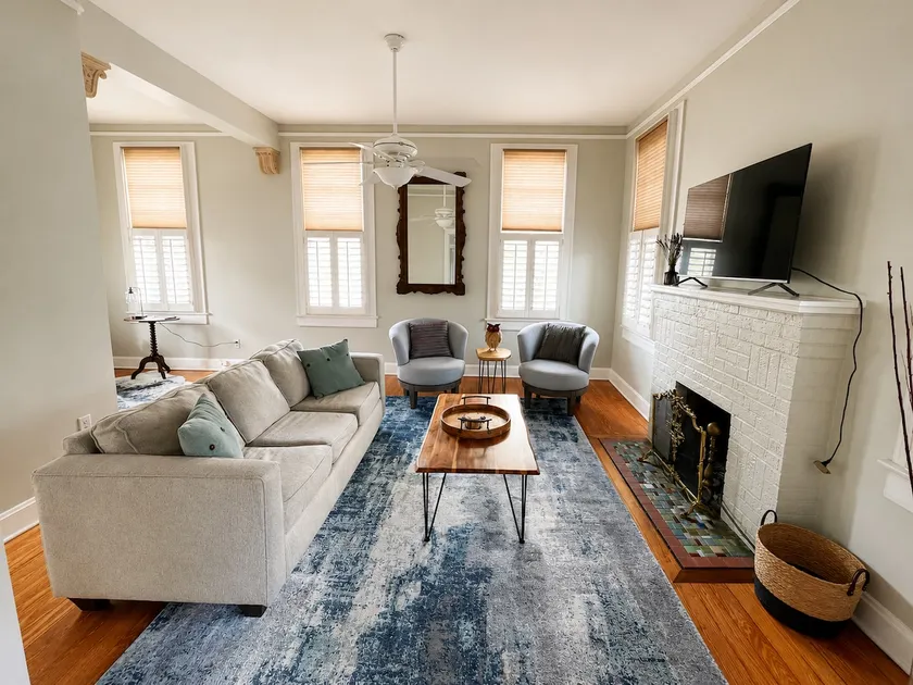 Charming space near dinning, parks, entertainment - Image 1