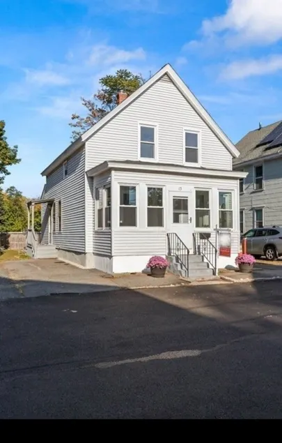 Cozy 2-BR Apt at North Andover with Pool & Parking - Image 1