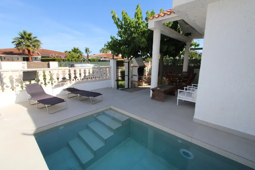Casa Geltru, Ideal house for your holidays near the sea, free wifi, optional air conditioning, pets allowed, dog’s beach - Image 1