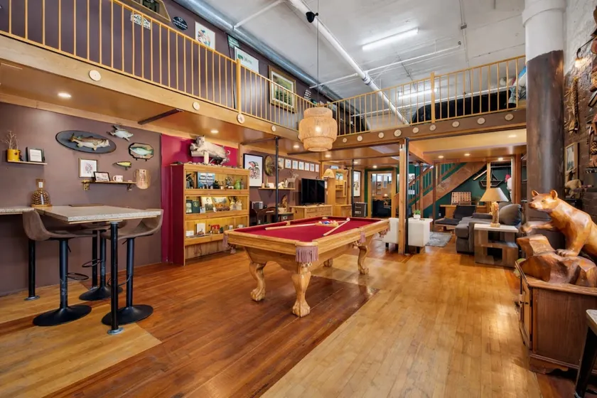Huge 2 level LOFT with cabin Vibes in Downtown LA - Image 1