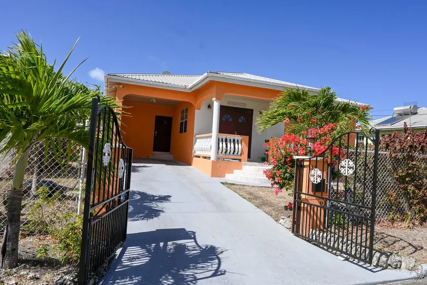 Beach/Surfing/Oistins Secondary rental on Premises - Image 1
